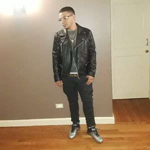 Meet your Posher, Christopher